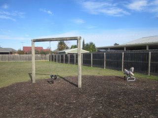 Bank Street Playground, Lara