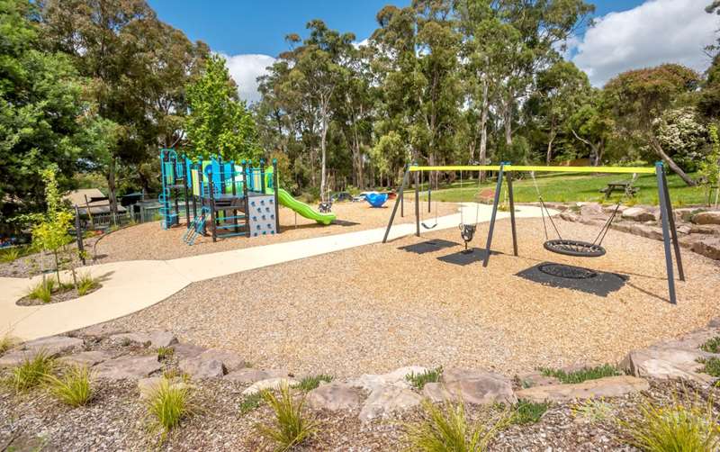 Barker Road Playground, Garfield