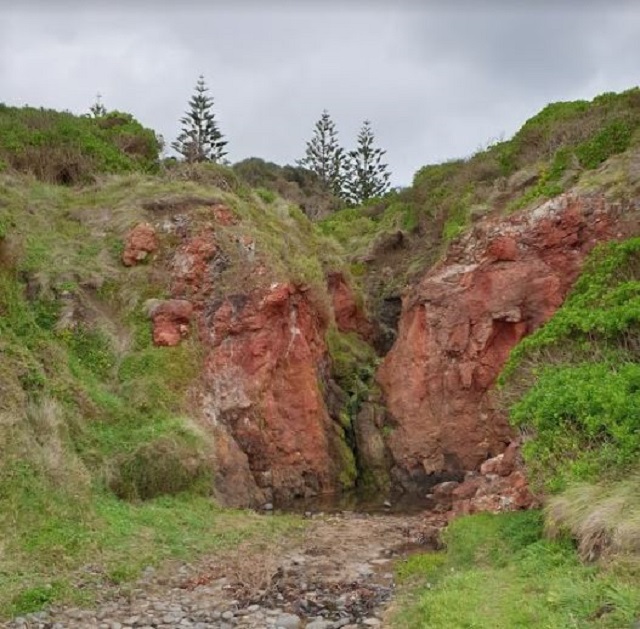 Beachcomber Falls (Smiths Beach)