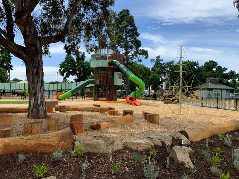 Bendigo Playground - Lake Weeroona, Midland Highway, Bendigo