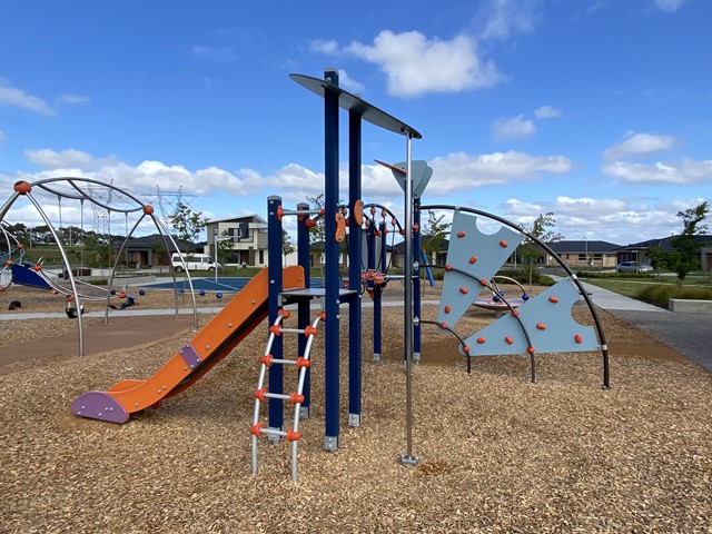 Bernardins Street Playground, Clyde North