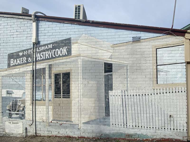 Nar Nar Goon Murals