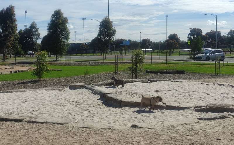 Casey Fields Fenced Dog Park (Cranbourne East)