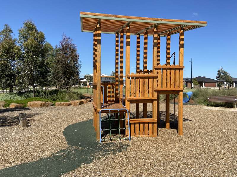 Central Park Reserve Playground, Tamboritha Boulevard, Weir Views