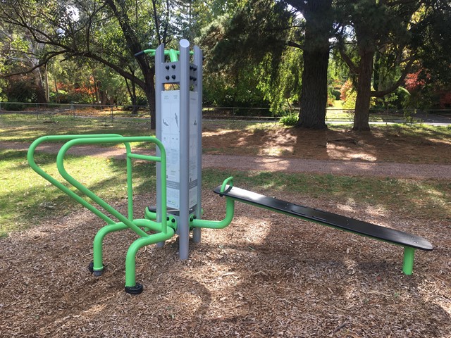 Cheong Park Outdoor Gym (Croydon South)