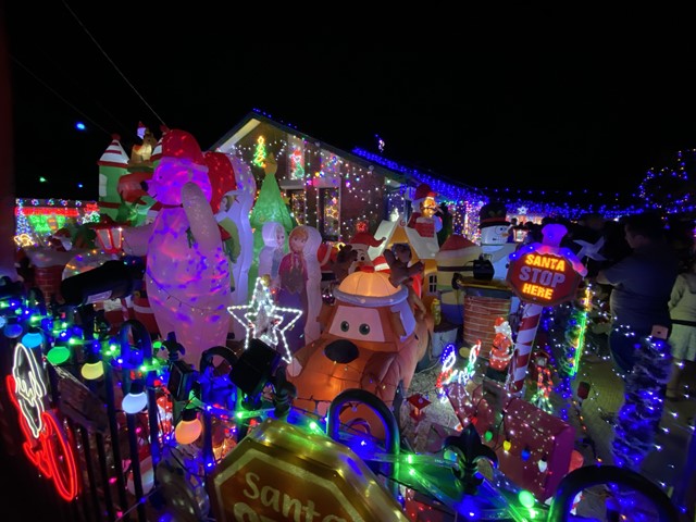 Christmas Lights (1 Wilson Crescent, Hoppers Crossing)