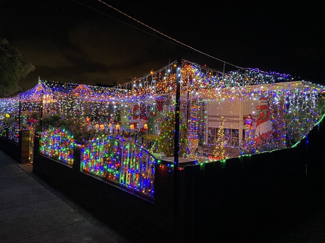 Christmas Lights (37 Knightsbridge Avenue, Altona Meadows)