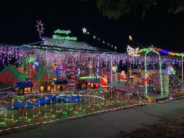 Christmas Lights (9 Warwick Close, Wantirna)