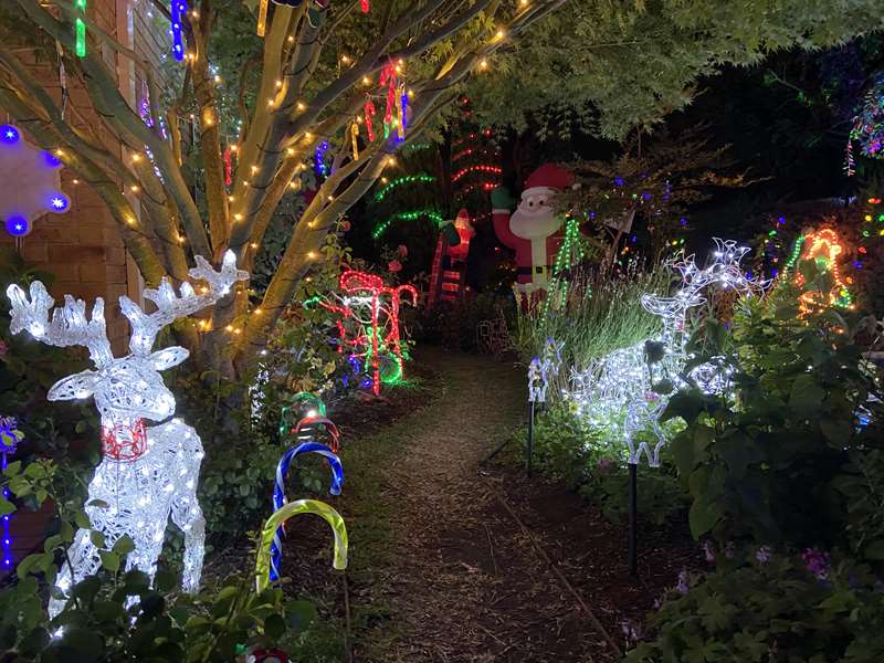 Christmas Lights (71 Dunnings Road, Point Cook)