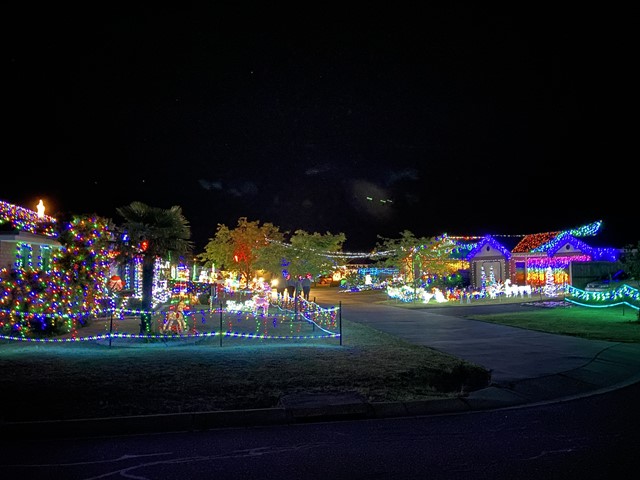 Christmas Lights (Vaughan Court & Stanton Court, Pakenham)