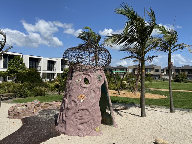 Circa Park Playground, Como Parade, Clyde North