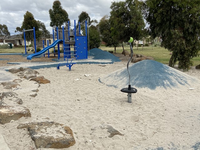 Clutha Way Playground, Truganina