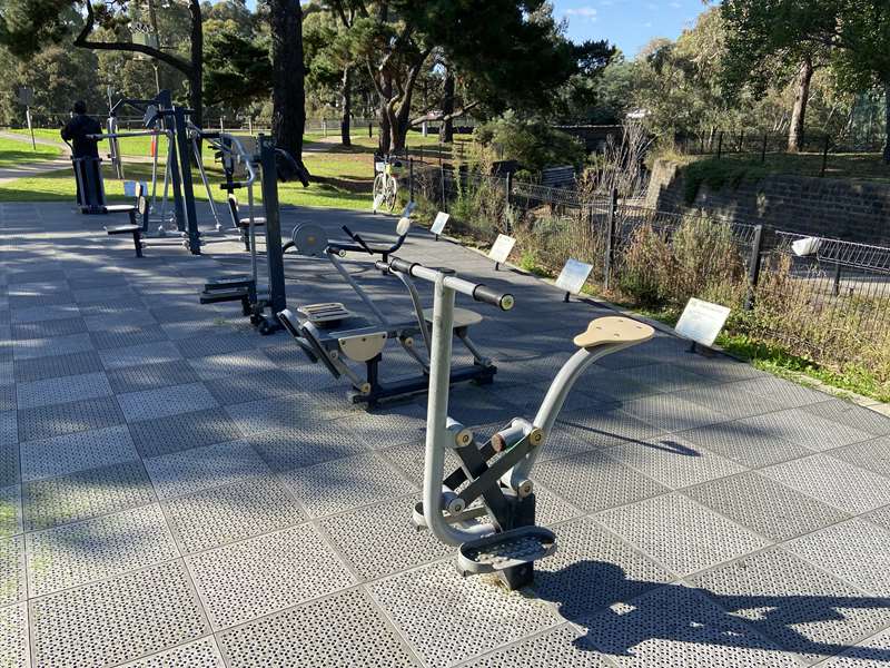 Coburg Lake Reserve Outdoor Gym (Coburg North)