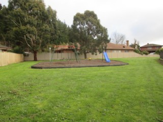 Simone Court Playground, Canadian