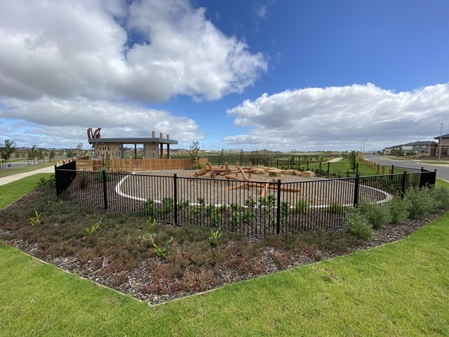 Domingo Avenue Playground, Clyde North