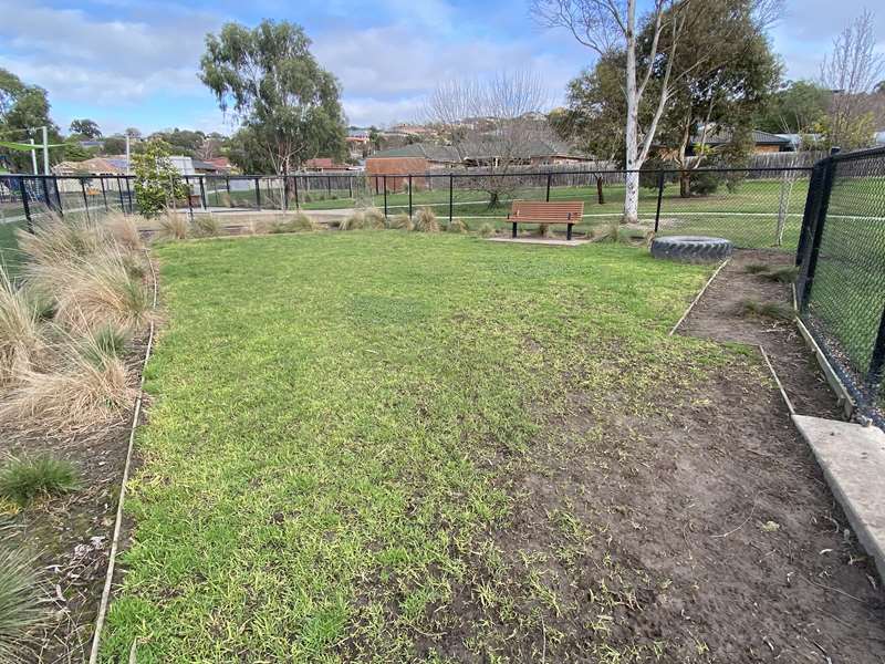 Don Jackson Reserve Fenced Dog Park (Pakenham)