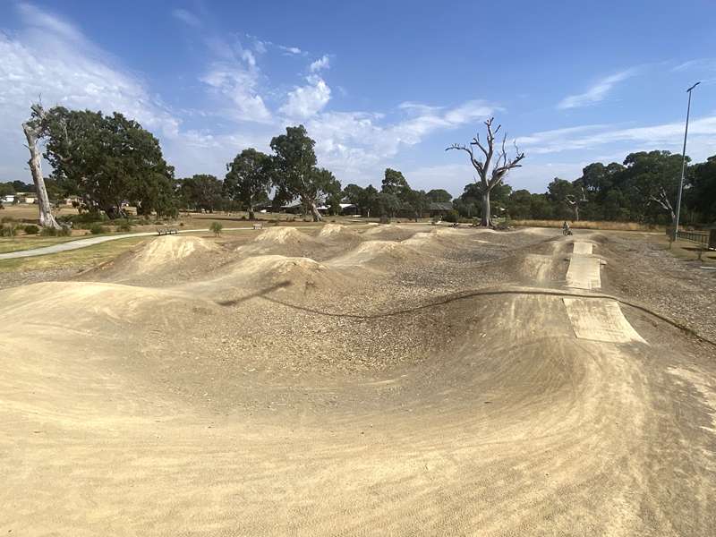 Doreen Jumps Track (Doreen)