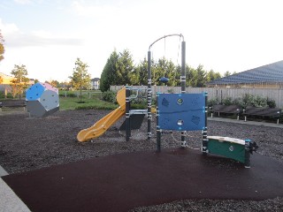 Drysdale Estate Playground, Drysdale Avenue, Narre Warren North