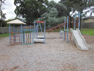 Dunfield Drive Playground, Gladstone Park