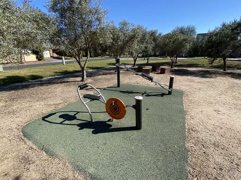 Edgbaston Parade Linear Reserve Outdoor Gym (Caroline Springs)