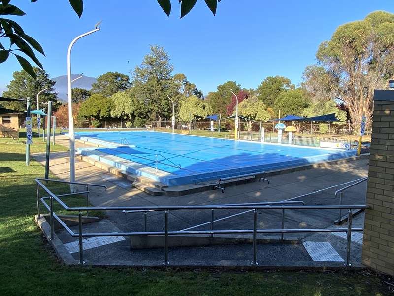 Eildon Outdoor Swimming Pool