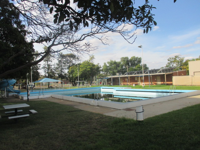 Elmore Outdoor Swimming Pool