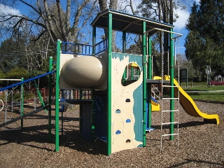 Emerald Lake Road Playground, Emerald