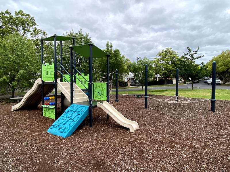 Girton Crescent Playground, Manifold Heights