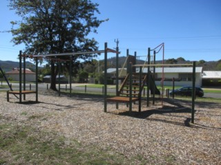 Gum Tree Gully Park Playground, Cnr Fourth Street and High Street, Eildon