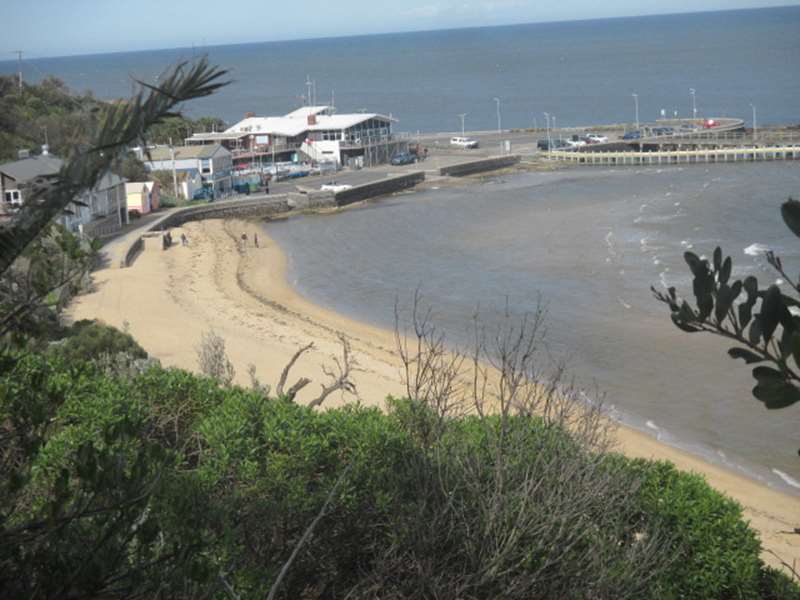 Half Moon Bay Beach (Black Rock)