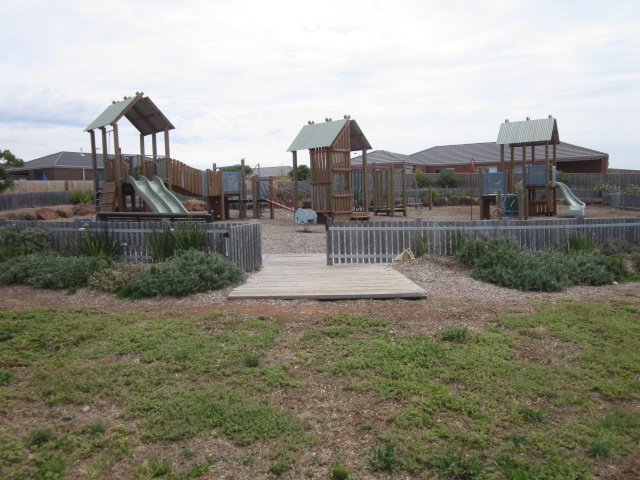 Harry Vallence Drive Playground, Maddingley