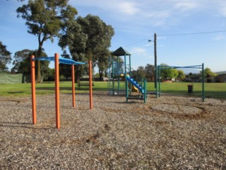 Hennessey Street Playground, Moe