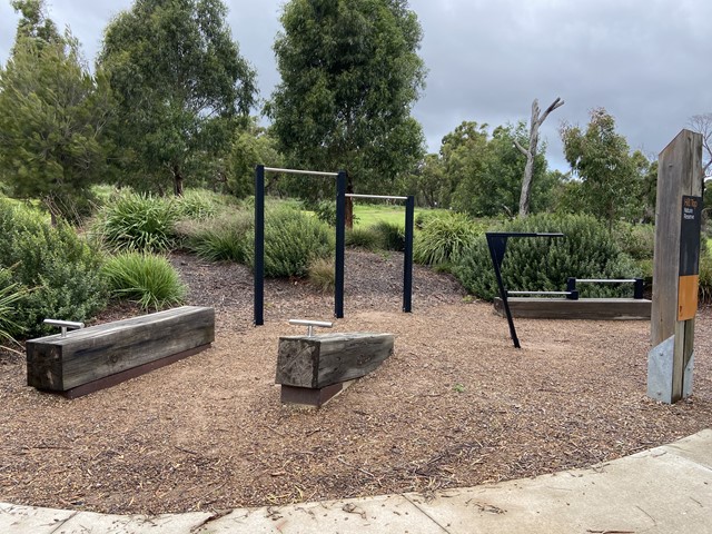 Hilltop Nature Reserve Outdoor Gym (Cranbourne North)