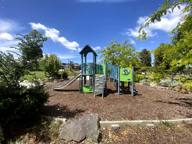 Jones Park Playground, Kakadu Drive, Curlewis