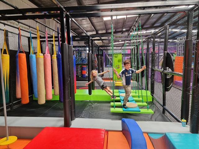 Ninja warrior au trampoline park You Jump