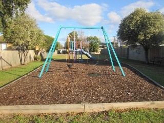 Kansas Avenue Playground, Bell Post Hill