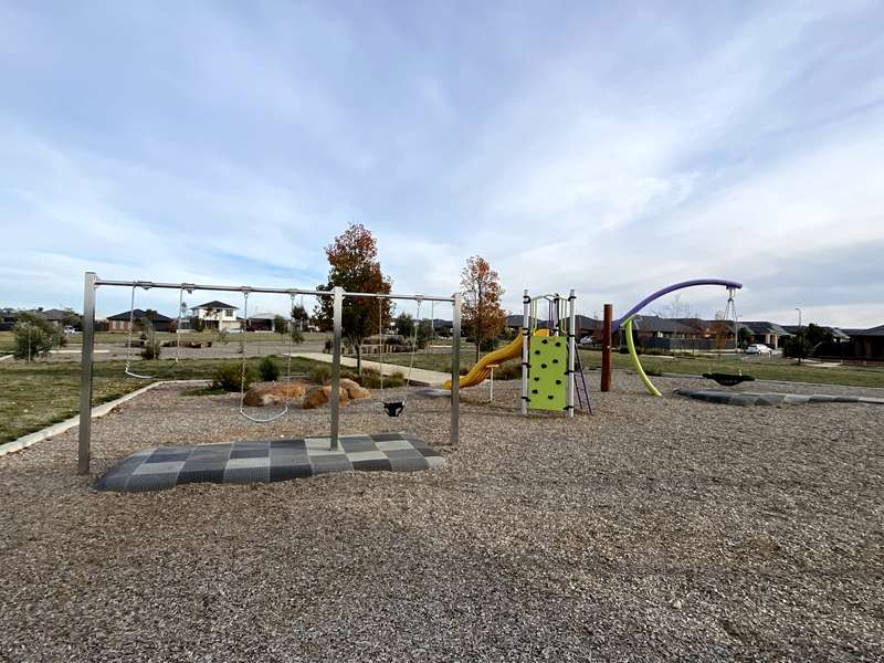 Karingga Park Playground, Vetrano Avenue, Alfredton