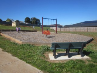 Kensington Square Playground, Drouin