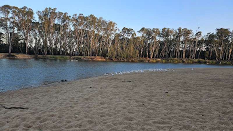 Koonoomoo - Mulberry Beach