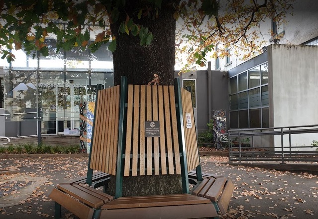 Kyneton - Happy to Chat Bench