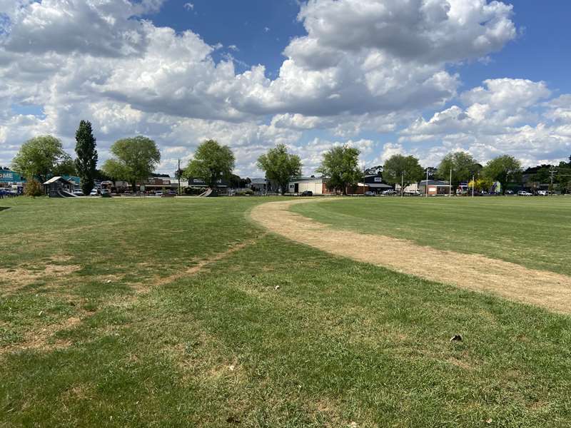 Kyneton Showgrounds Oval 2 Dog Off Leash Area (Kyneton)