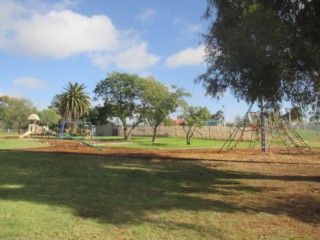 L & J Poulton Playground, Hope Road, Hopetoun