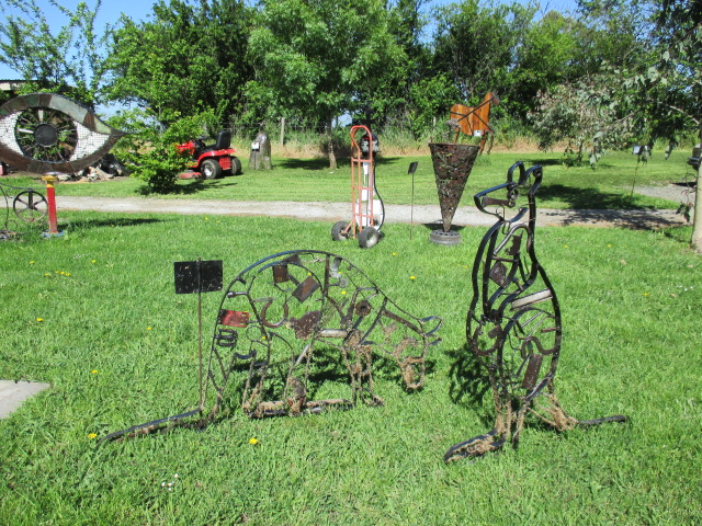 Jindivick - Laurie Collins Sculpture Garden