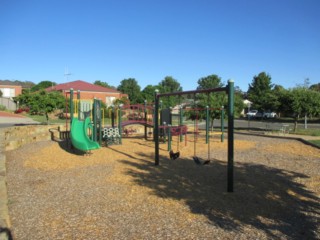 Lawrence Park Playground, Park View Close, Castlemaine