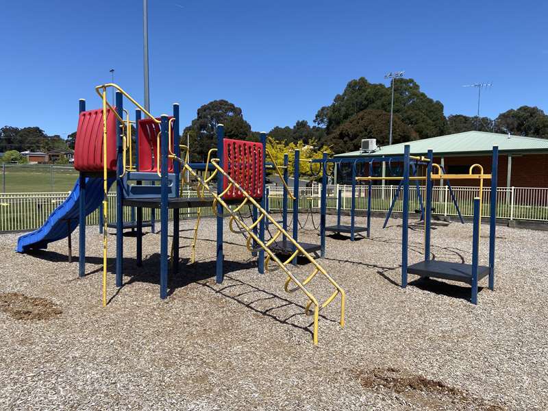 LB Davern Reserve Playground, Dry Creek Crescent, Wandong