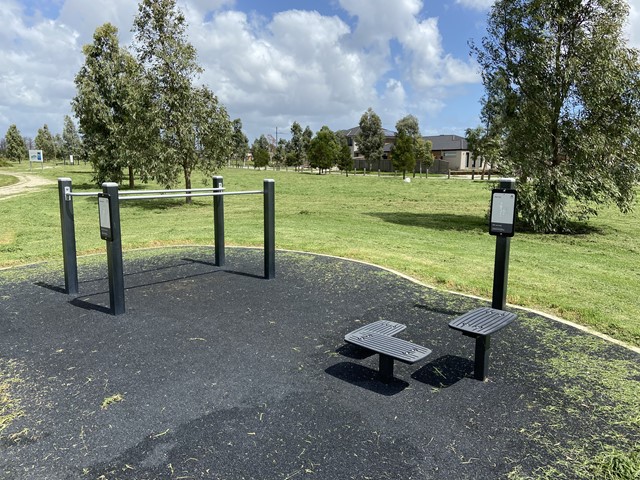 Linden Tree Way Outdoor Gym (Cranbourne North)