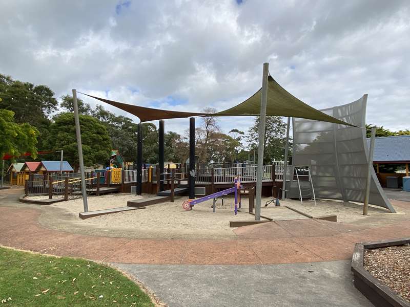 Lions Park Playground, Cnr Mitchells Rd and Waterloo Rd, Moe