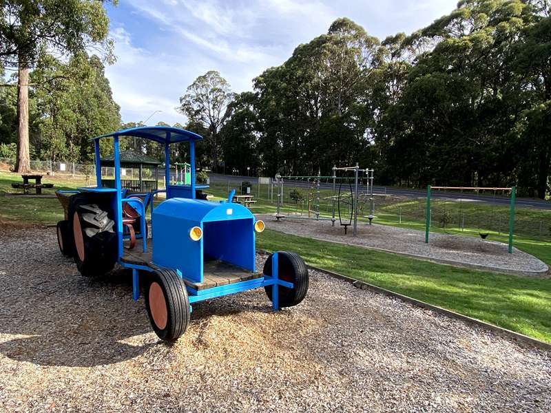 Lions Park, Cnr Whittlesea-Kinglake Road and Extons Road Playground, Kinglake Central