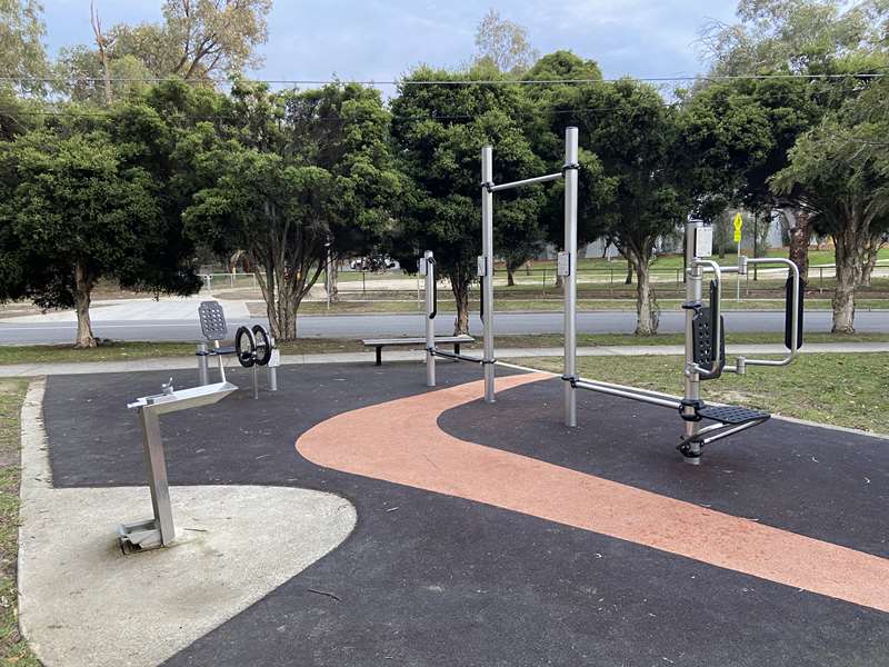 Macleod Village Green Outdoor Gym (Macleod)