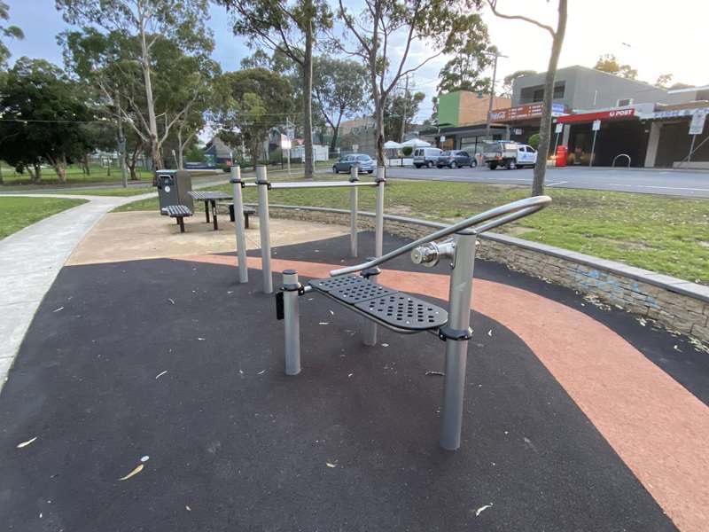 Macleod Village Green Outdoor Gym (Macleod)